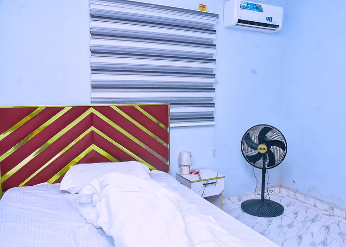 Queen Bee Apartment